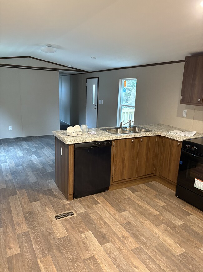 7214 Comstock Cove, Lago Vista, TX 78645 - photo 5