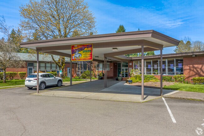 Forest Hills Elementary School entrance in Uplands, Lake Oswego.