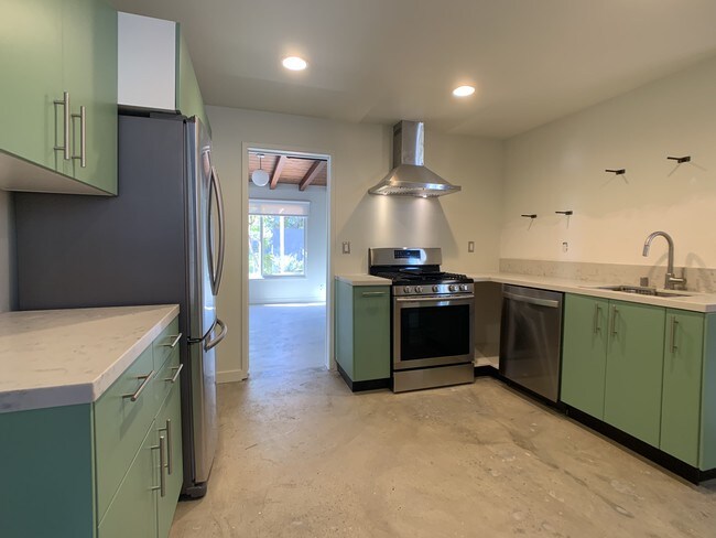 4317 Westlawn Ave unit rear, Los Angeles, CA 90066 - photo 3