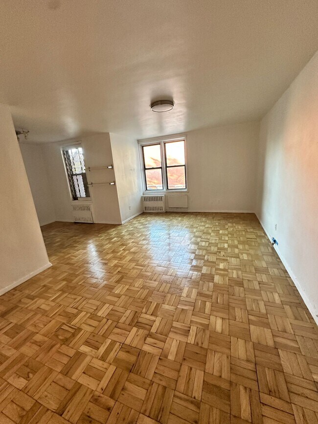2534 Crescent St unit 1A, Astoria, NY 11102 - photo 3