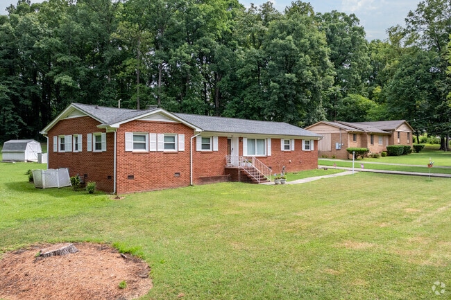 Ranch style homes are among the most common in Hamilton Circle.