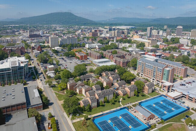 The University of Tennessee at Chattanooga anchors the Arts District.