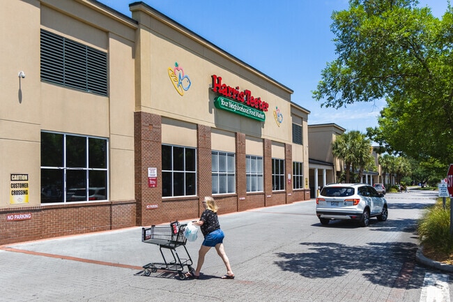 Rife Range residents love to shop for groceries at the local Harris Teeter in Mount Pleasant.