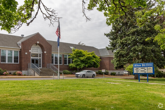 Alice Ott Middle School on SE Ramona Street in Powellhurst-Gilbert.
