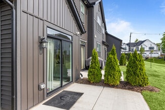 8497 Liberty Ln, Woodridge, IL 60517