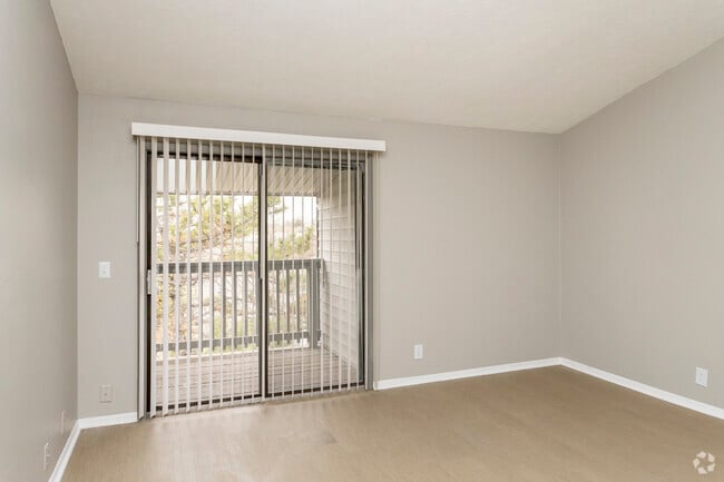 Reserve at the Knolls Apartments and Townhomes, Omaha, NE 68164 - photo 4