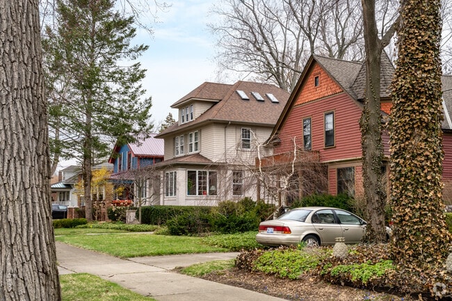 Residents of Grosse Pointe enjoy living in and contributing to a tight-knit community.