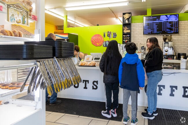 Residents of Hegewisch love Cielito Lindo Café for their delicious pastries and coffee.