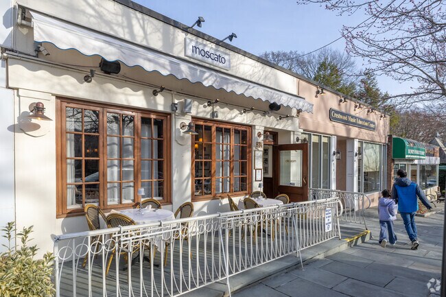 Moscato near East Heathcote offers fine Italian food in an upscale setting.