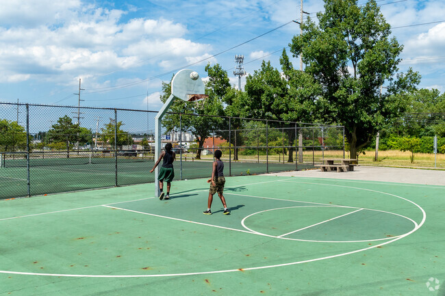 Maloney Park has basketball courts.