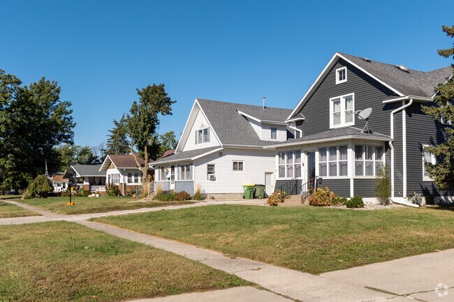 Homes in Madrid often sit on moderately sized, evenly spaced lots.