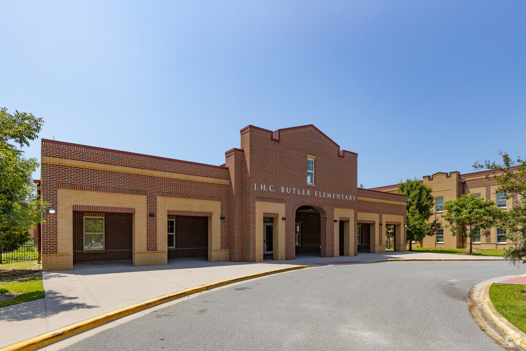Drop-off area at Butler Elementary School in Savannah, GA.