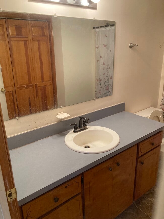 211 Butterfly Dr unit 211 butterfly dr, Lexington, NC 27295 - photo 5