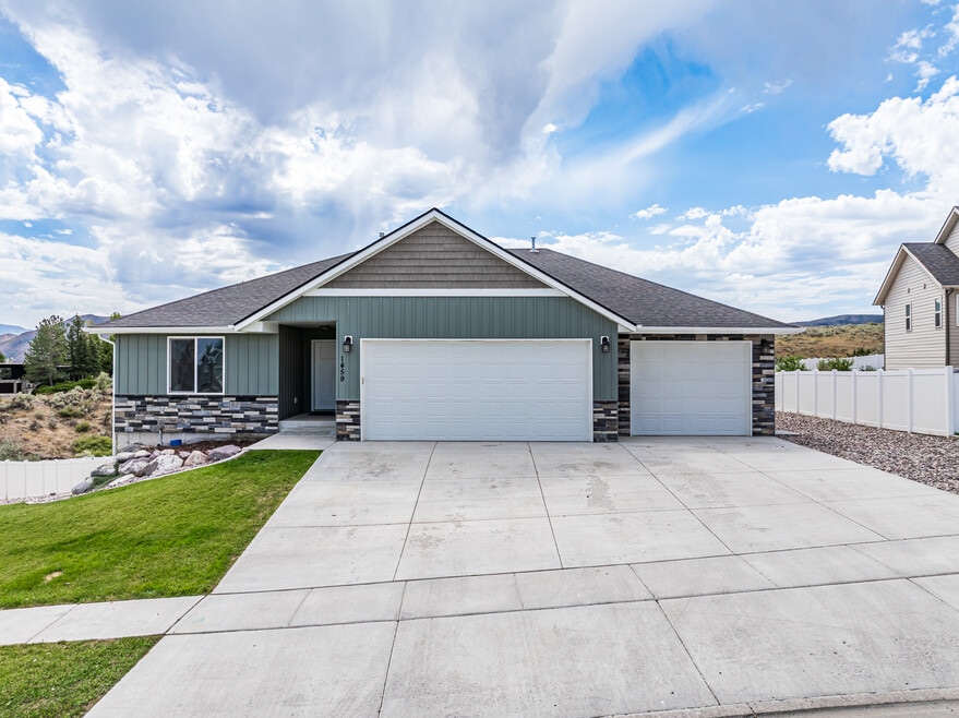 1459 Foxmore St, Pocatello, ID 83204 - photo 1