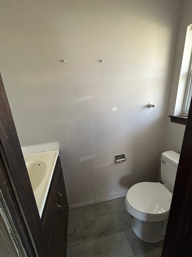 809 Mark Dr, Oklahoma City, OK 73115 - photo 7