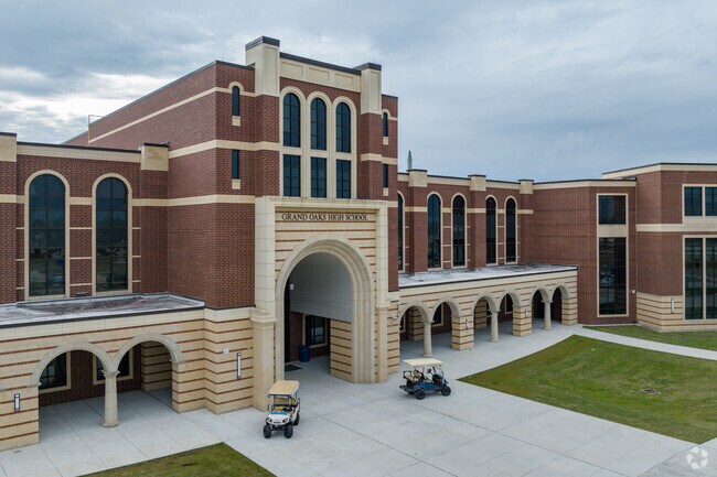 Grand Oaks High School offers innovative programs for future leaders in Benders Landing.