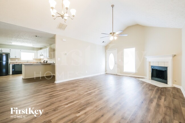 5715 Hidden Brook Cir, Atlanta, GA 30349 - photo 4