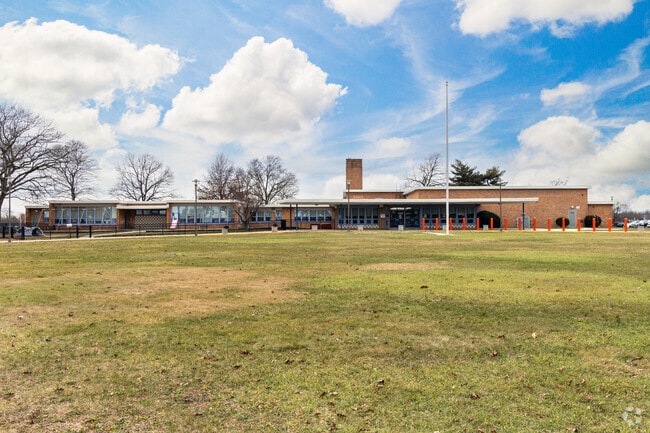 Walt Disney Elementary School has students in K-5th grades.