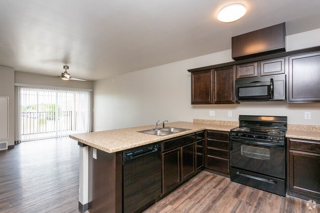 1BR, 1BA - 629 SF - Kitchen