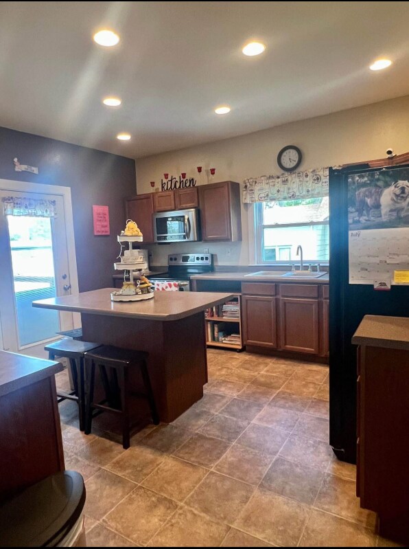 1006 S Rowley St, Mitchell, SD 57301 - photo 5