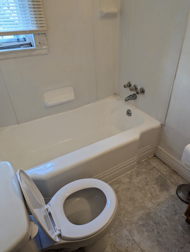 159 N Washington St unit 159.5, Gettysburg, PA 17325 - photo 3