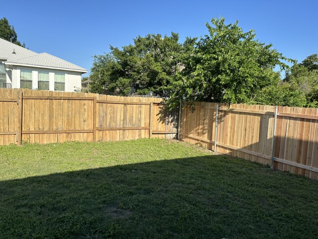 2819 Southampton Way unit B, Round Rock, TX 78664 - photo 3