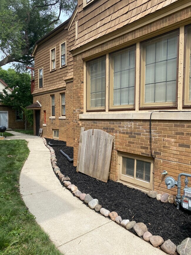 2853 N Sherman Blvd unit 2, Milwaukee, WI 53210 - photo 3