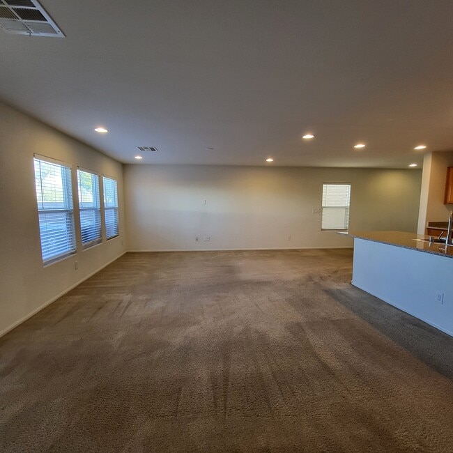 9282 Keystone Ridge Ave, Las Vegas, NV 89148 - photo 5