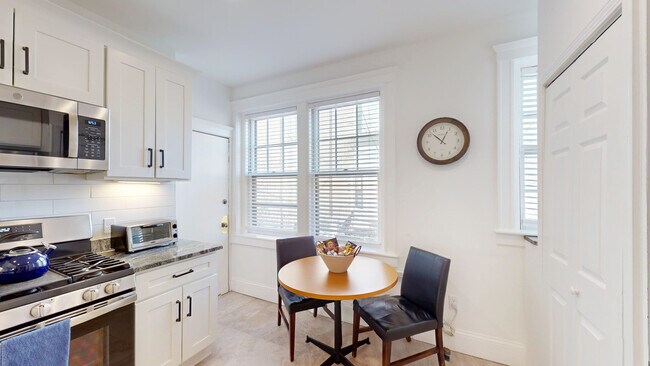 461 Washington St unit 1, Brookline, MA 02446 - photo 4