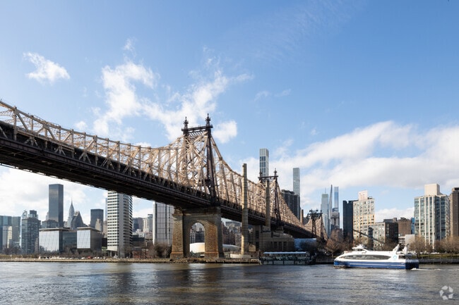 The Queensboro Bridge links Long Island City with Manhattan's Upper East Side.