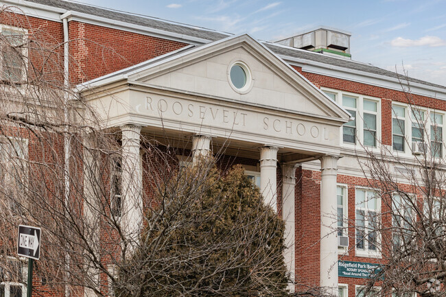 Roosevelt Elementary School in Ridgefield Park, NJ has 342 students.