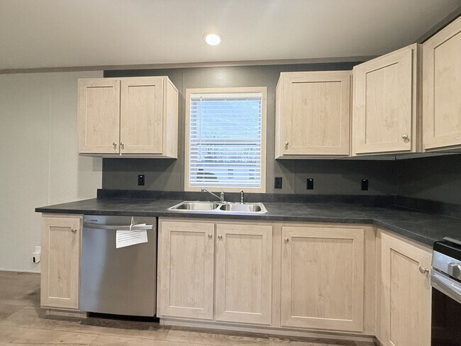 29752 Jamestown Dr, New Baltimore, MI 48051 - photo 6