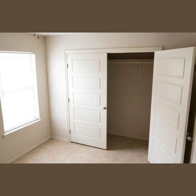 2208 Taxco Ct unit 4, Edinburg, TX 78542 - photo 6