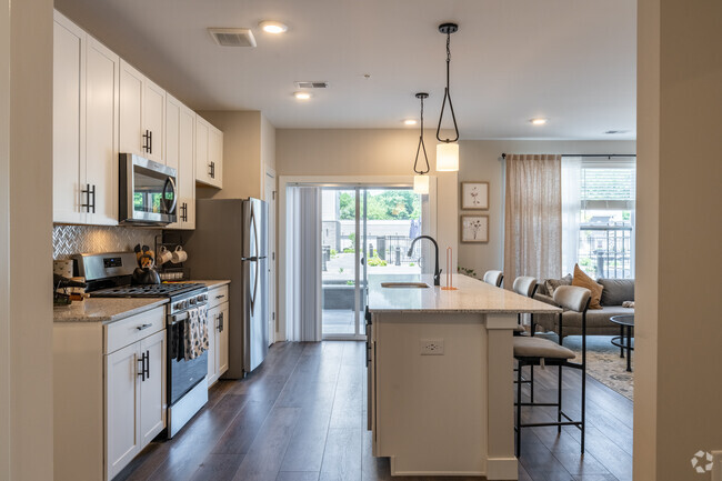 1BR, 1BA +Den - 1,044SF