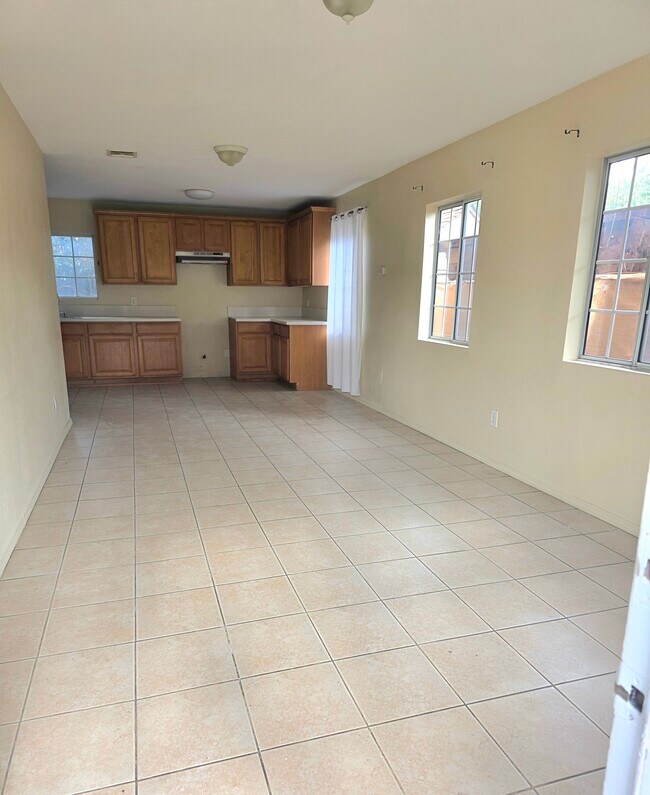 209 E 119th St, Los Angeles, CA 90061 - photo 2