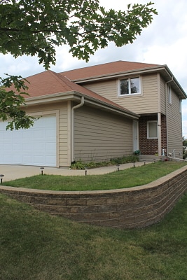 914 Wesley Dr N, Waukesha, WI 53189