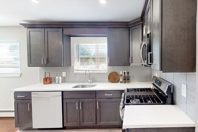 Pleasant View Gardens, Piscataway, NJ 08854 - photo 6