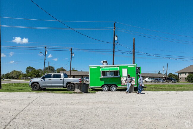 Food trucks have some of the best eats you can find in Ponder.