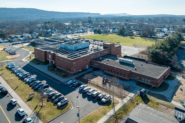 Linden Street School students have 37% math proficiency & 47% reading.