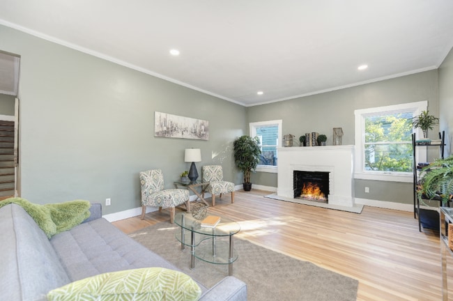 1045 35th St, Sacramento, CA 95816 - photo 4