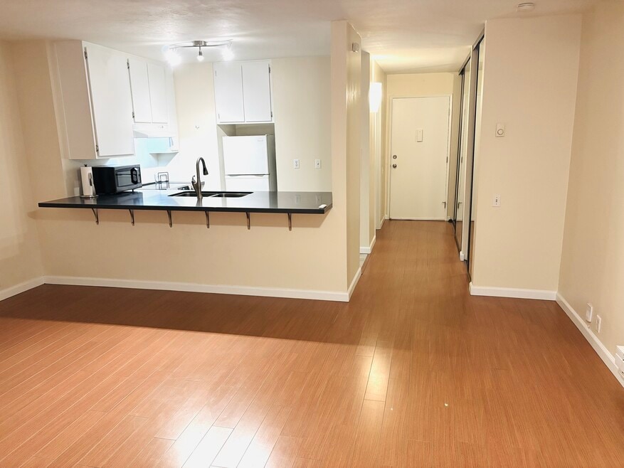 The Plaza Condominiums unit The Plaza Condominiu, San Diego, CA 92109 - photo 1