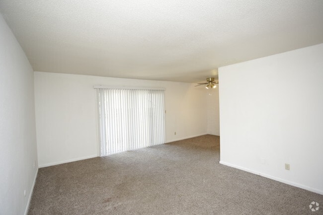 Oak Tree Square, Grandview, MO 64030 - photo 2