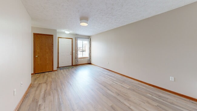 5870 N 21st St, Lincoln, NE 68521 - photo 2