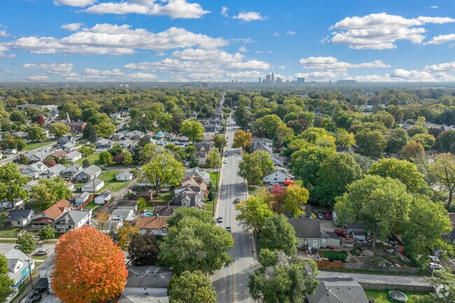 Fairfax sits conveniently close to both downtown and Speedway.