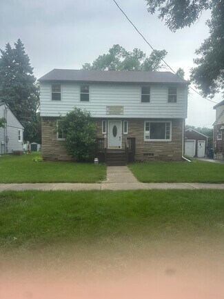 1019 10th St N, Moorhead, MN 56560