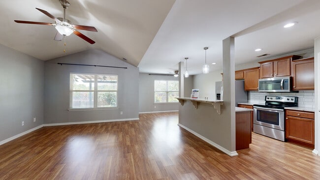 323 Meadow Vista Ln, Hoschton, GA 30548 - photo 2