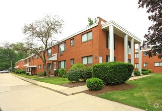4015 Rocky River Dr, Cleveland, OH 44135