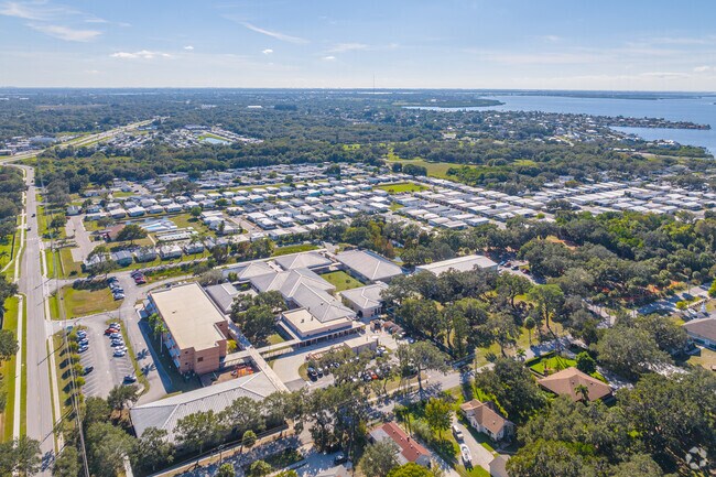 Minutes from Tampa Bay and the Manatee River, West Ellenton combines convenience with comfort.