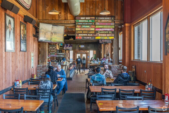 Diamond Knot Brewery and Alehouse is a top spot for Boulevard Bluff residents to grab a drink.