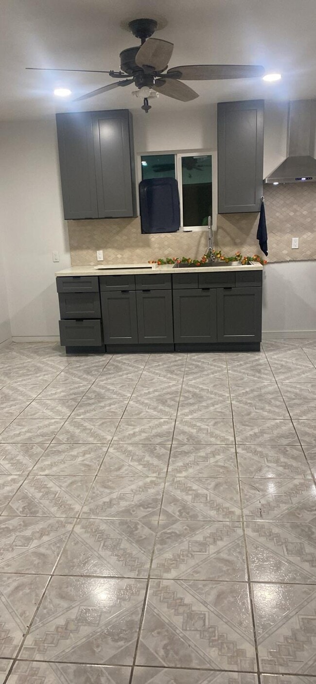 11057 Wright Rd, Lynwood, CA 90262